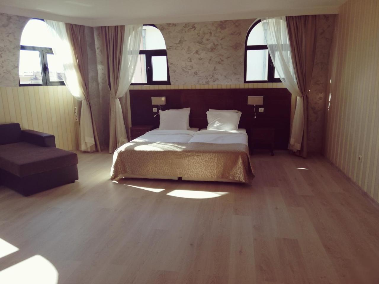 Hotel Plaza Бургас Номер фото