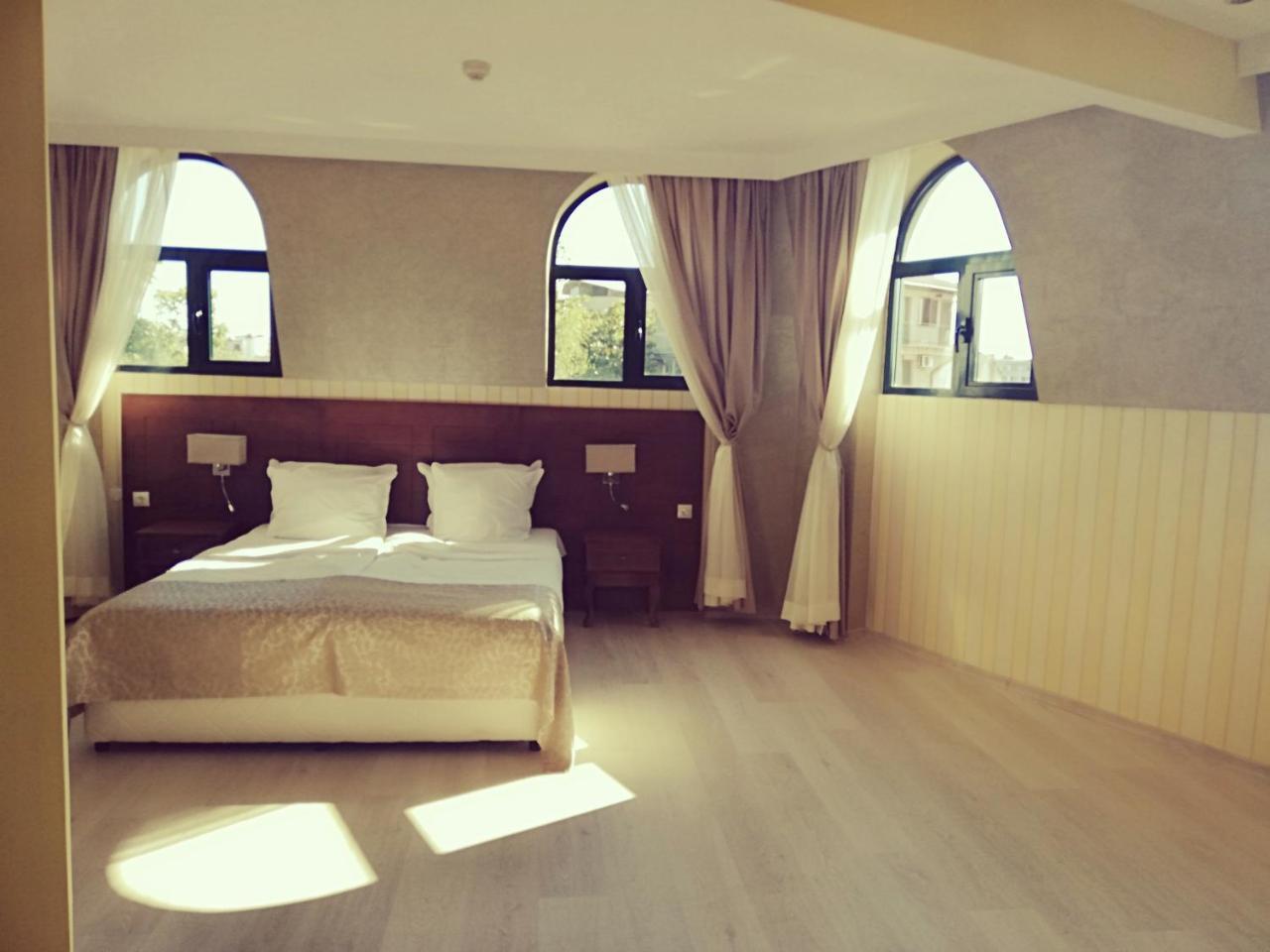Hotel Plaza Бургас Экстерьер фото